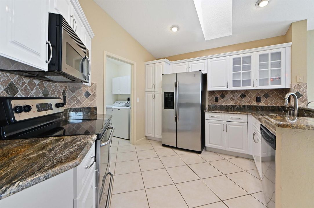 14 Kitchen 01