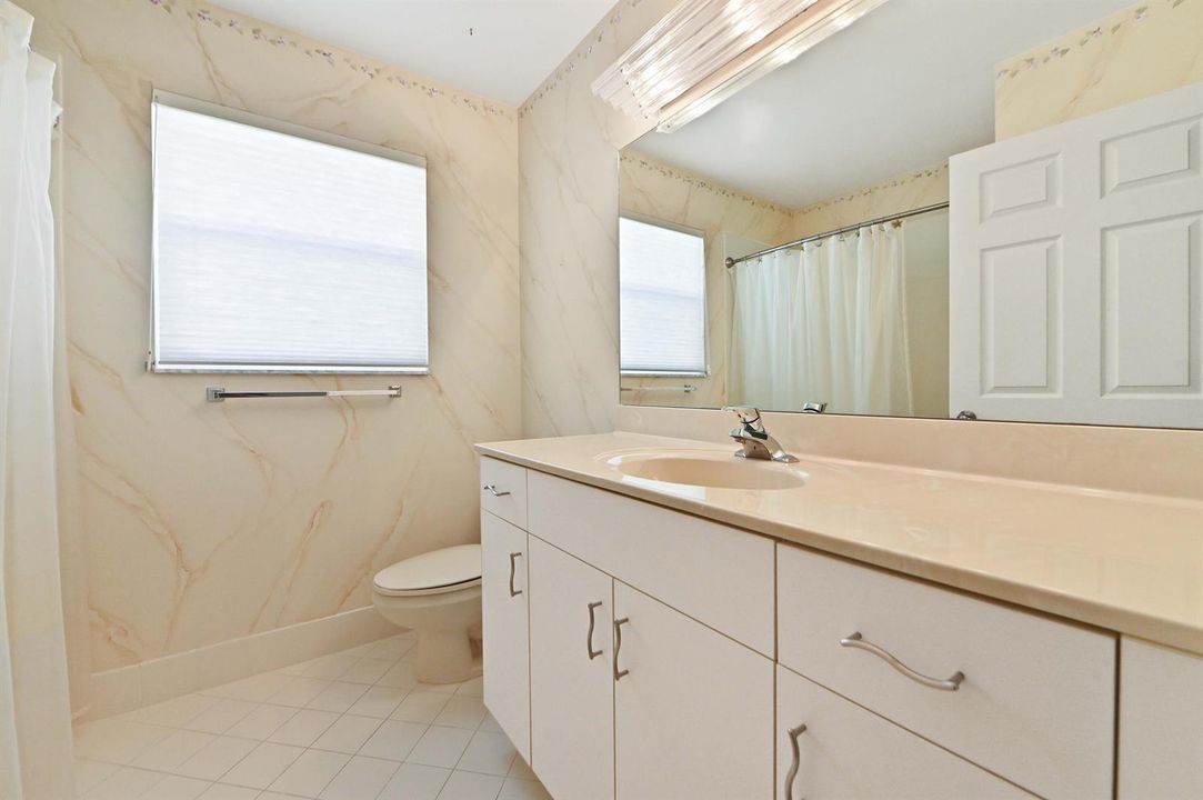 21 Bathroom 02
