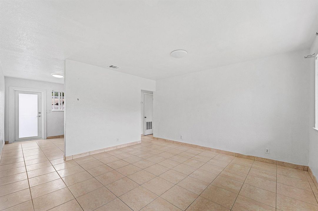 037-118PhippenWaitersRoad-2-DaniaBeach-F