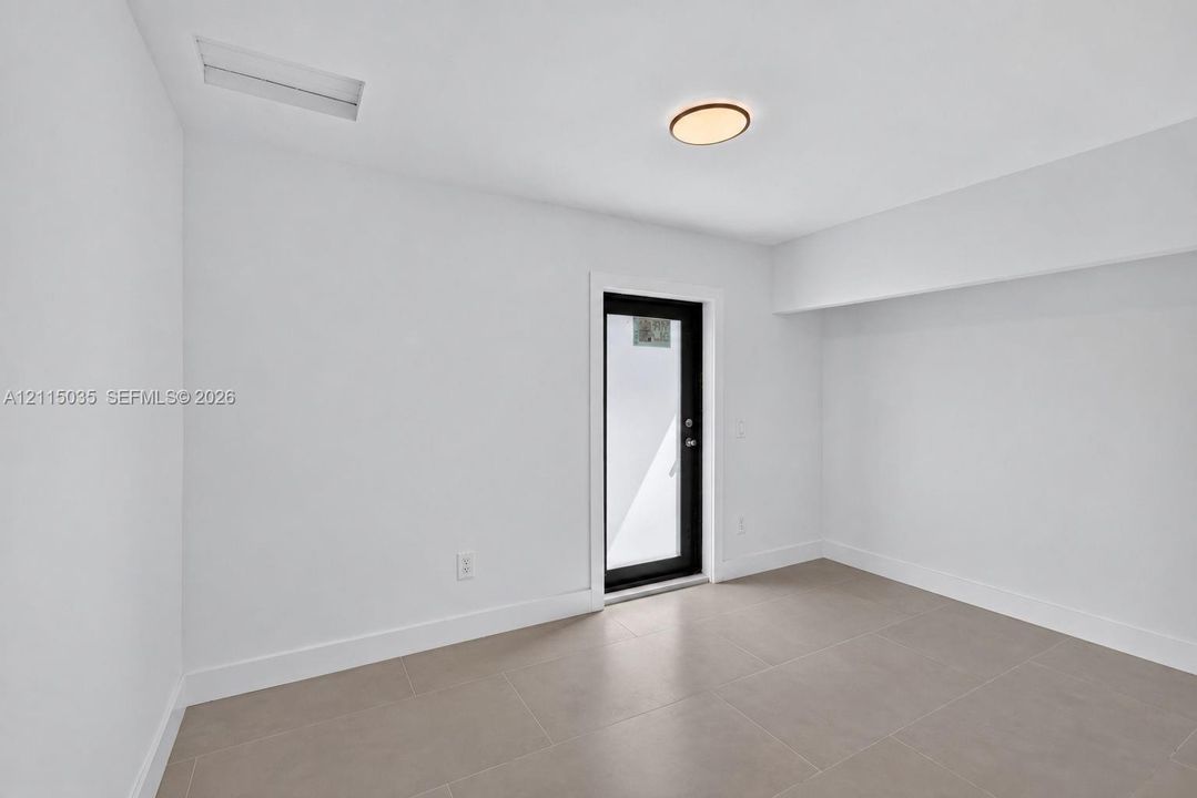 В аренду: $4,500 (3 спален, 2 ванн, 1056 Квадратных фут)