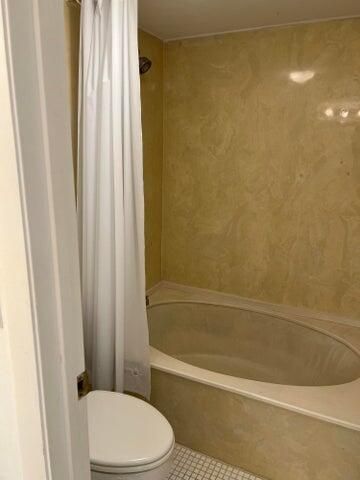11234 Green Lk primary bath