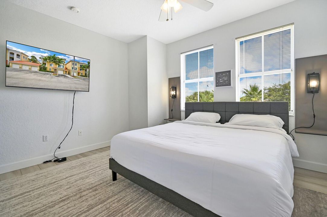 11029-302 MASTER SUITE 2-1