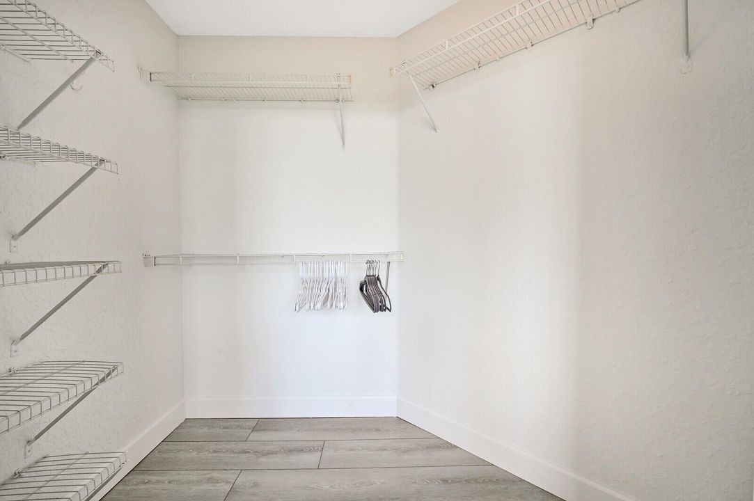 11029-302 MASTER SUITE 2-3