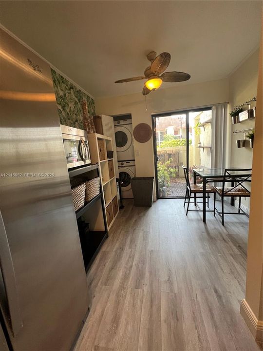В аренду: $1,950 (2 спален, 2 ванн, 970 Квадратных фут)