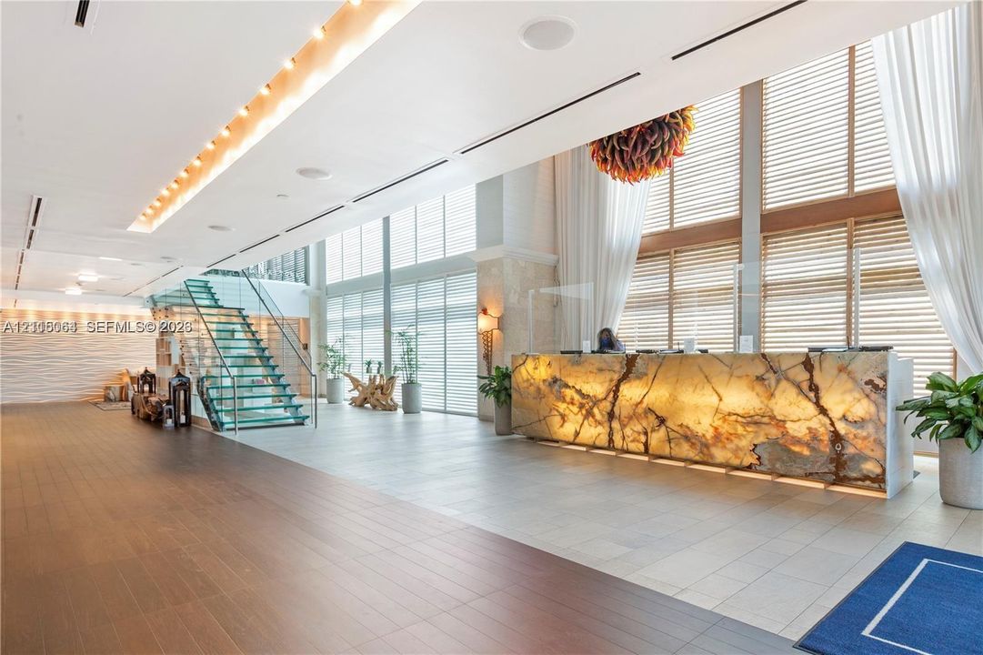 For Sale: $425,000 (1 beds, 1 baths, 644 Square Feet)