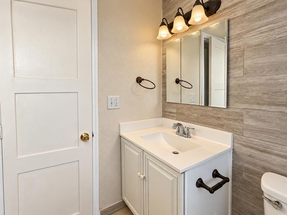 Balanced HDR property interior-3