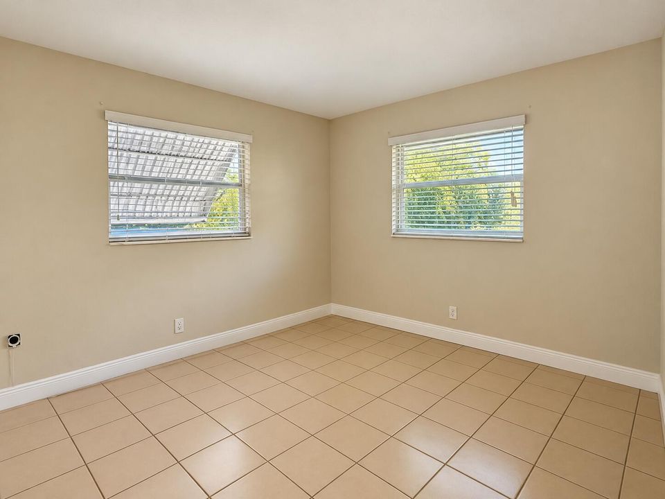 Balanced HDR real estate interior-1