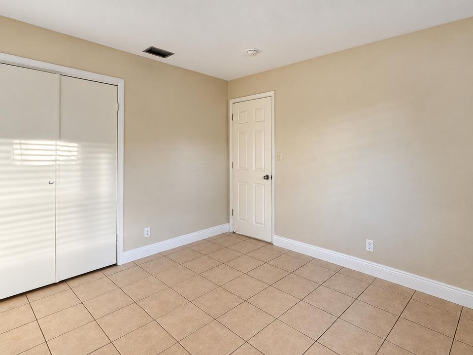 Balanced HDR property interior-1