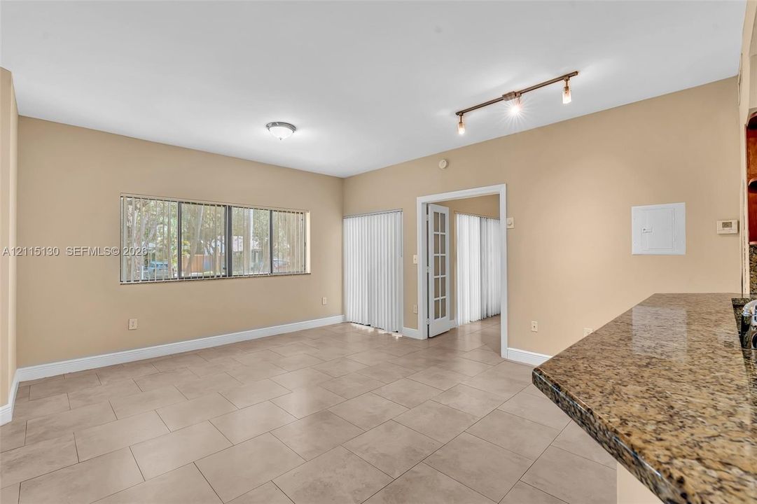 En Venta: $244,900 (2 camas, 2 baños, 858 Pies cuadrados)