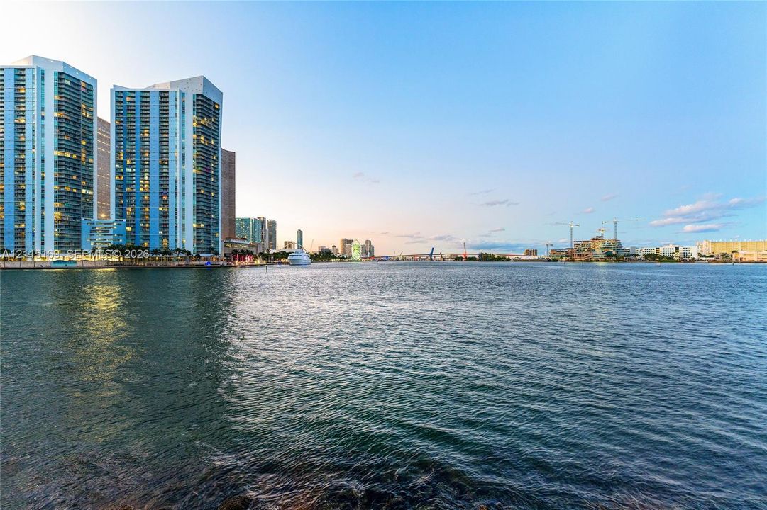 На продажу: $2,975,000 (4 спален, 4 ванн, 3257 Квадратных фут)