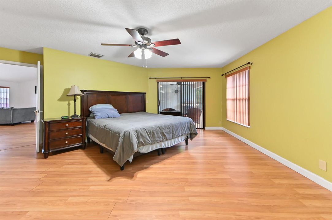 22 bedroom 03
