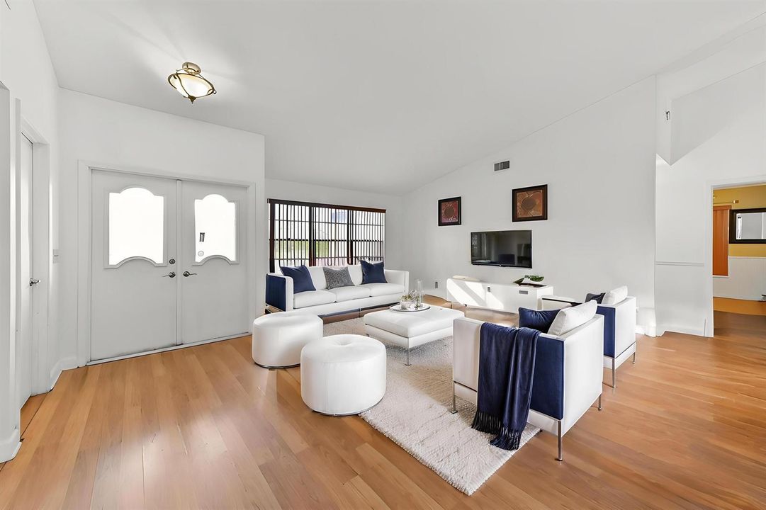 06-living-room-03_VS_decl
