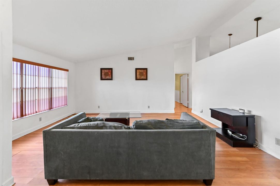 05 living room 02
