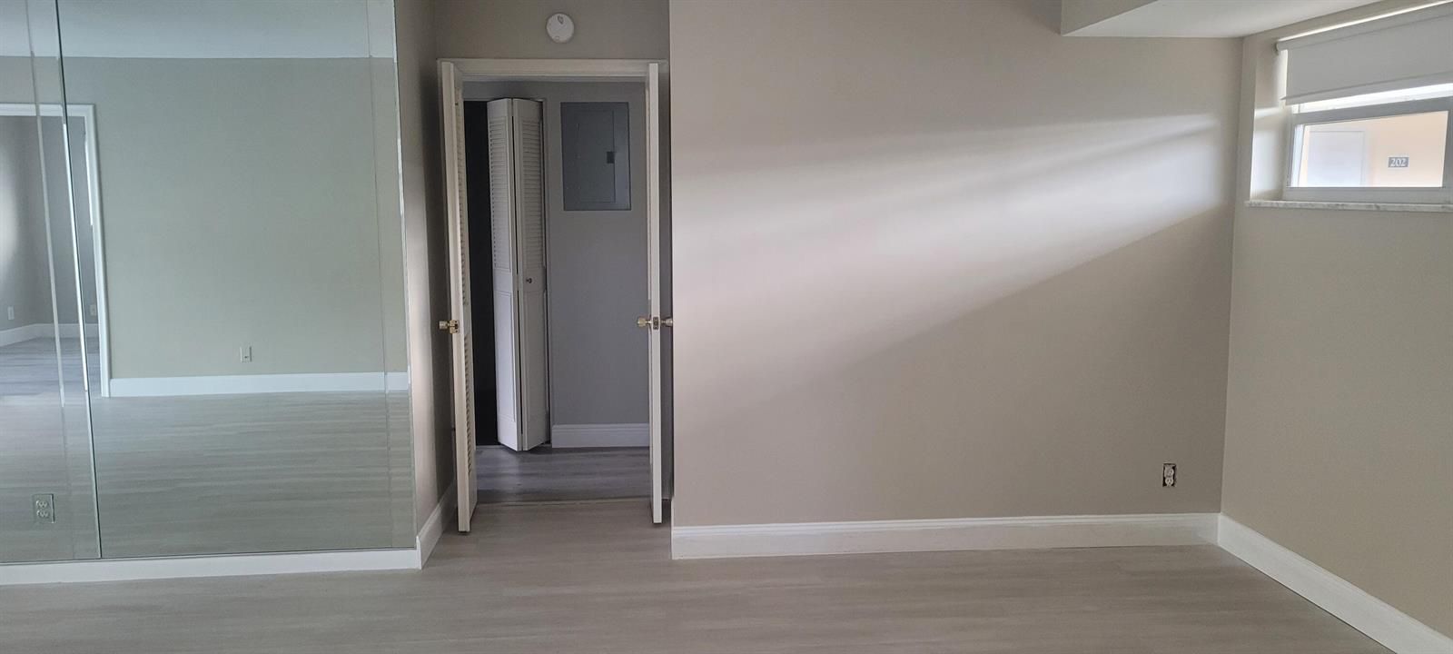 to 2nd bedroom