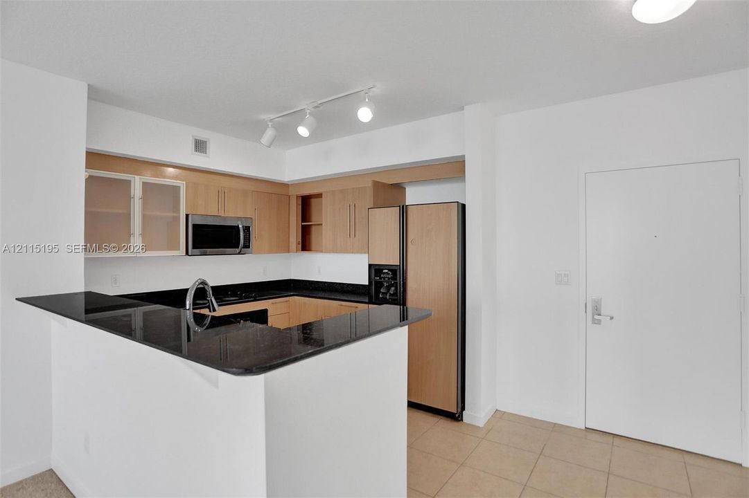 В аренду: $4,250 (2 спален, 2 ванн, 1145 Квадратных фут)