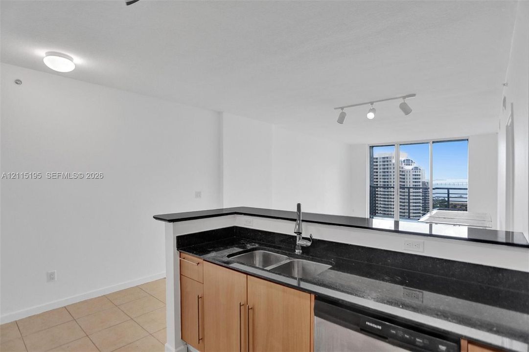 В аренду: $4,250 (2 спален, 2 ванн, 1145 Квадратных фут)
