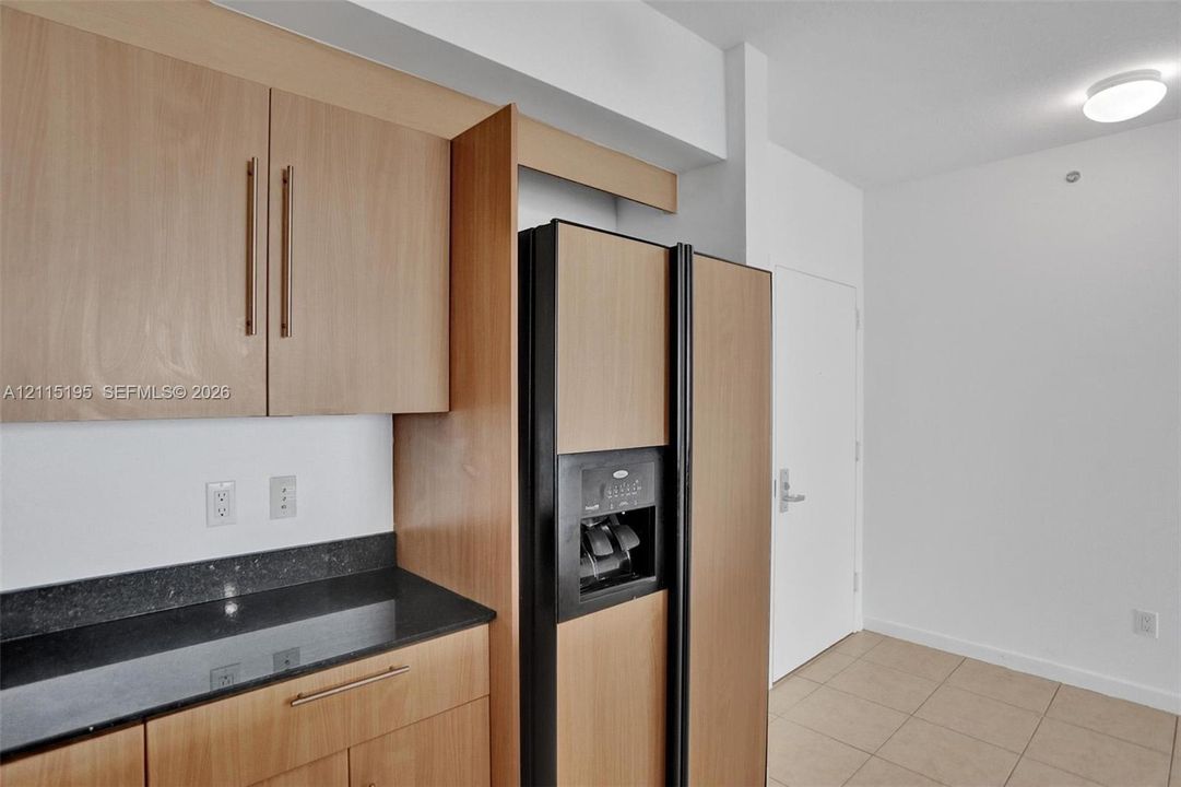 В аренду: $4,250 (2 спален, 2 ванн, 1145 Квадратных фут)