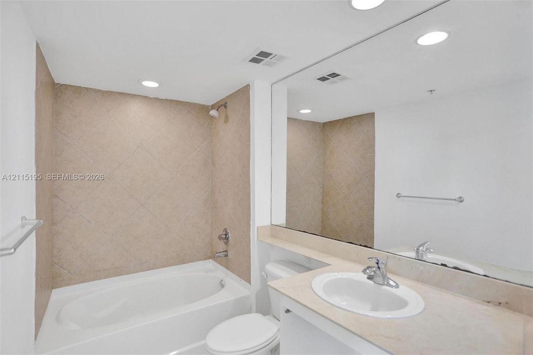 В аренду: $4,250 (2 спален, 2 ванн, 1145 Квадратных фут)