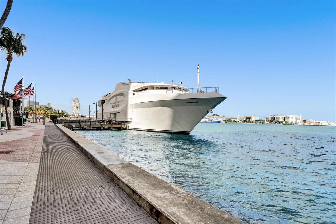 В аренду: $4,250 (2 спален, 2 ванн, 1145 Квадратных фут)