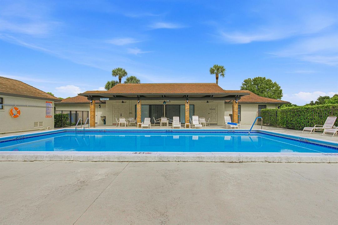 31-Clubhouse-Pool-B