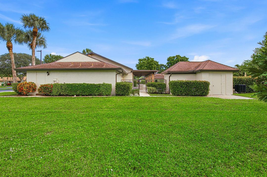 27-Clubhouse-Side Entrance