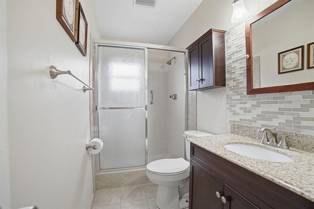 18-Bathroom2