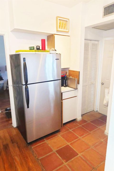 For Sale: $199,500 (1 beds, 1 baths, 590 Square Feet)