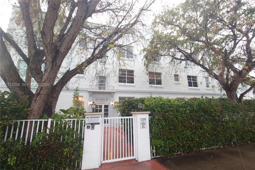 For Sale: $199,500 (1 beds, 1 baths, 590 Square Feet)