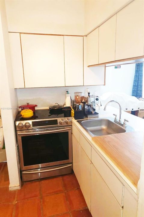 For Sale: $199,500 (1 beds, 1 baths, 590 Square Feet)