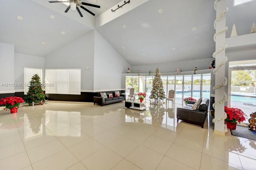 En Venta: $209,000 (2 camas, 2 baños, 1020 Pies cuadrados)