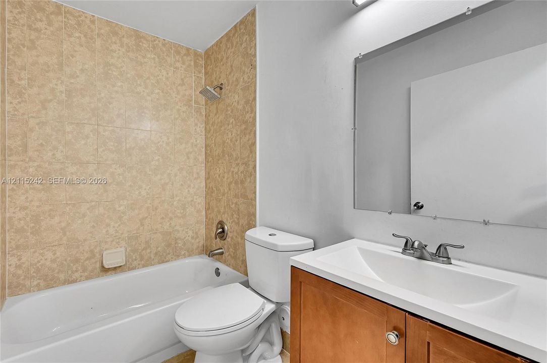 En Venta: $209,000 (2 camas, 2 baños, 1020 Pies cuadrados)