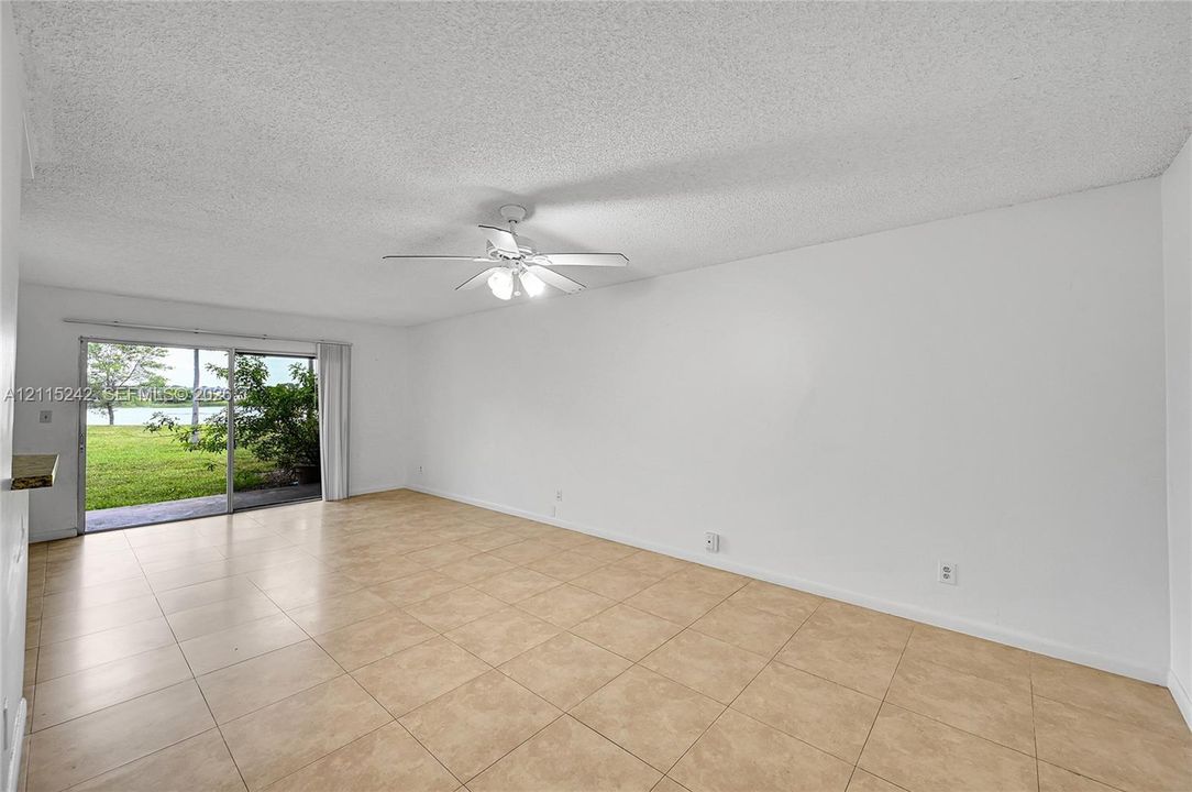 En Venta: $209,000 (2 camas, 2 baños, 1020 Pies cuadrados)