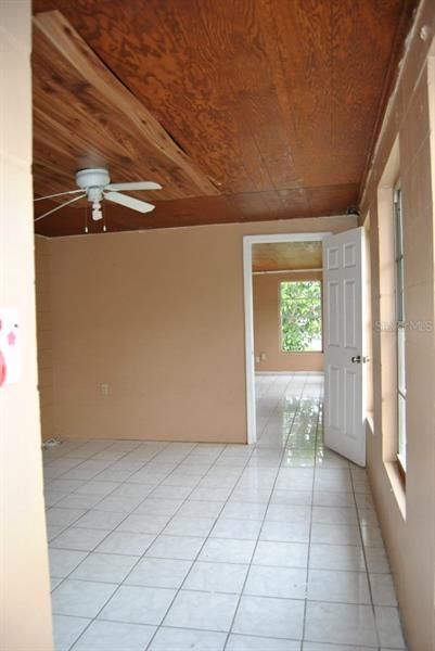 Vendido Recientemente: $41,500 (3 camas, 2 baños, 1584 Pies cuadrados)