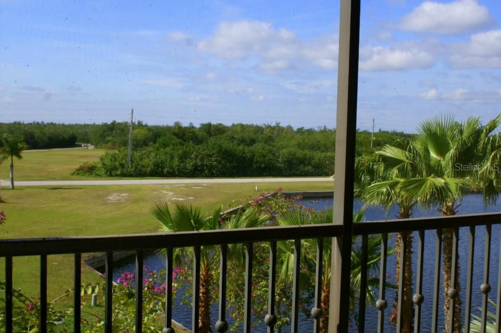 合同活跃: $2,800 (2 贝兹, 2 浴室, 1915 平方英尺)