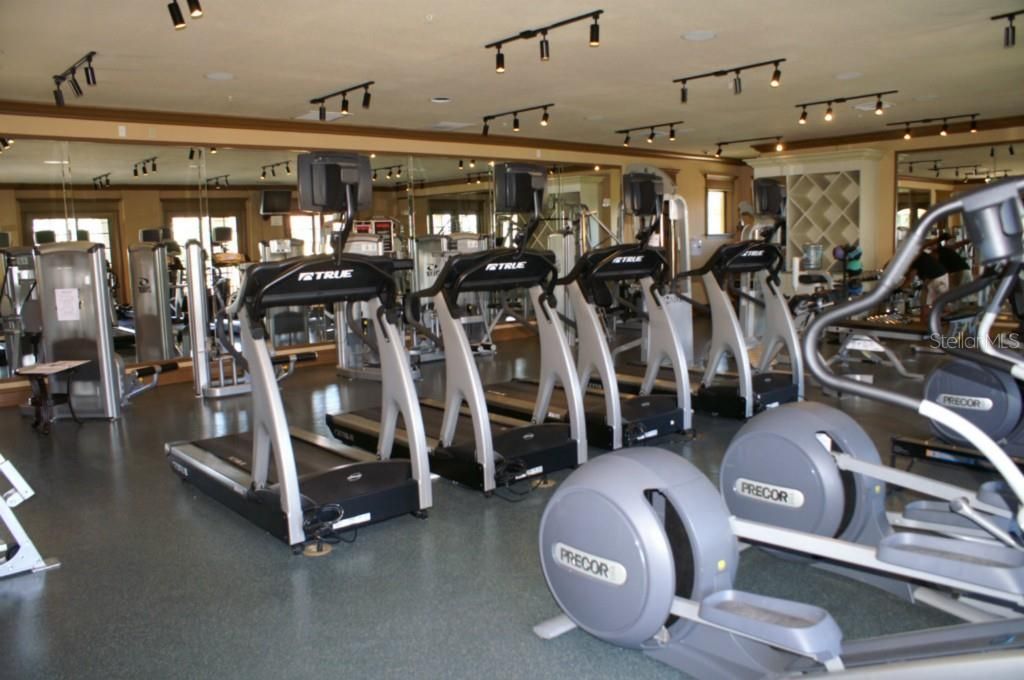 合同活跃: $2,800 (2 贝兹, 2 浴室, 1915 平方英尺)