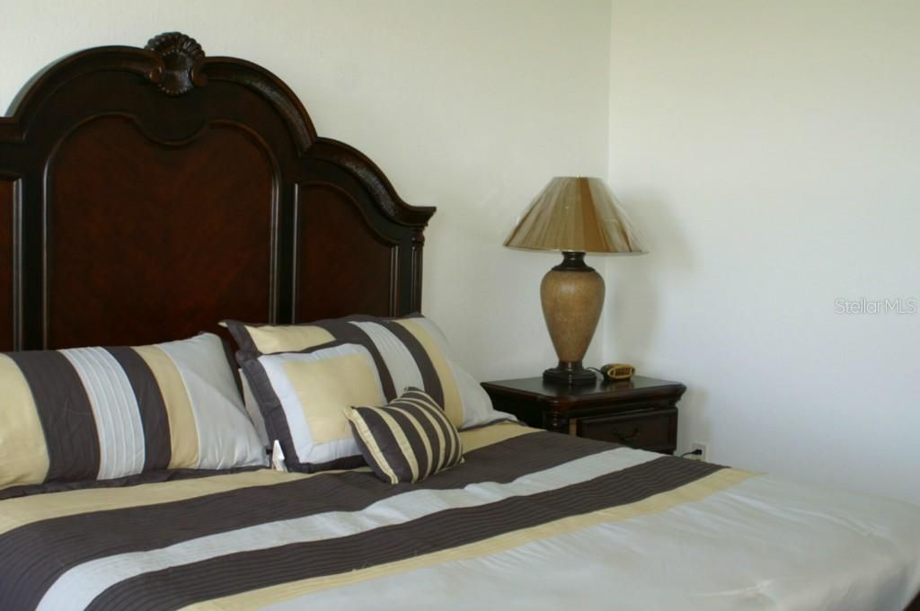 合同活跃: $2,800 (2 贝兹, 2 浴室, 1915 平方英尺)