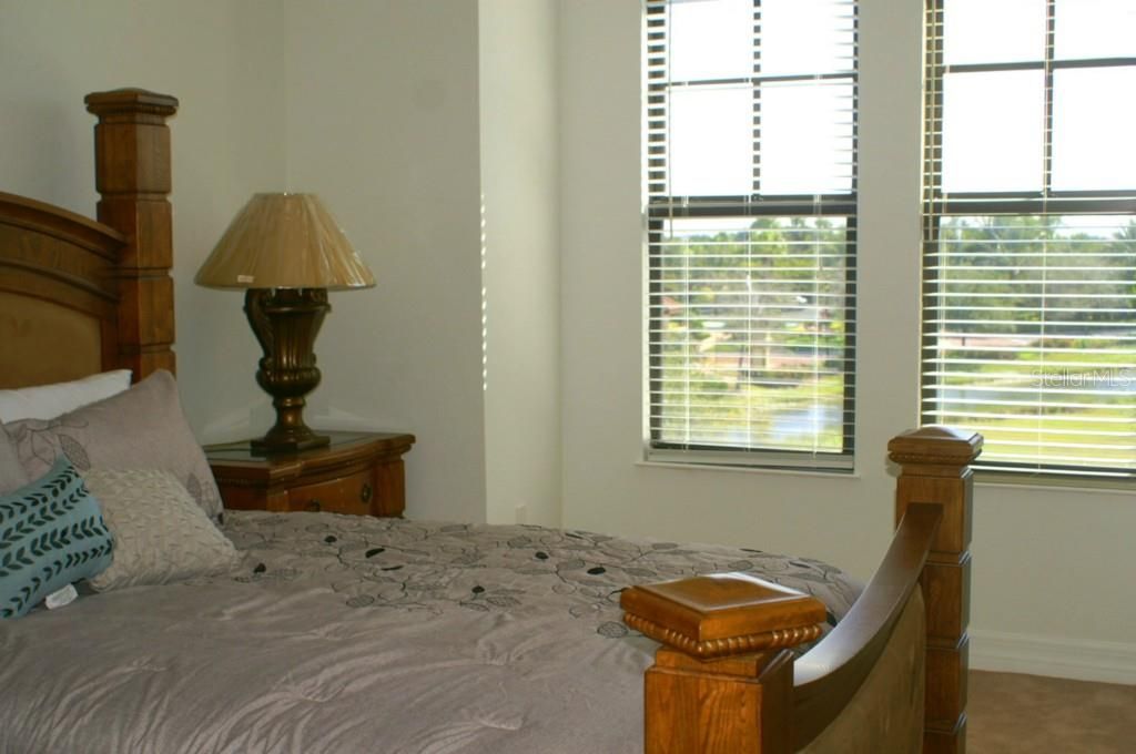 合同活跃: $2,800 (2 贝兹, 2 浴室, 1915 平方英尺)