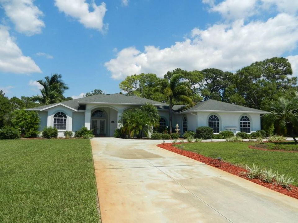 Recently Rented: $6,000 (4 beds, 2 baths, 2896 Square Feet)