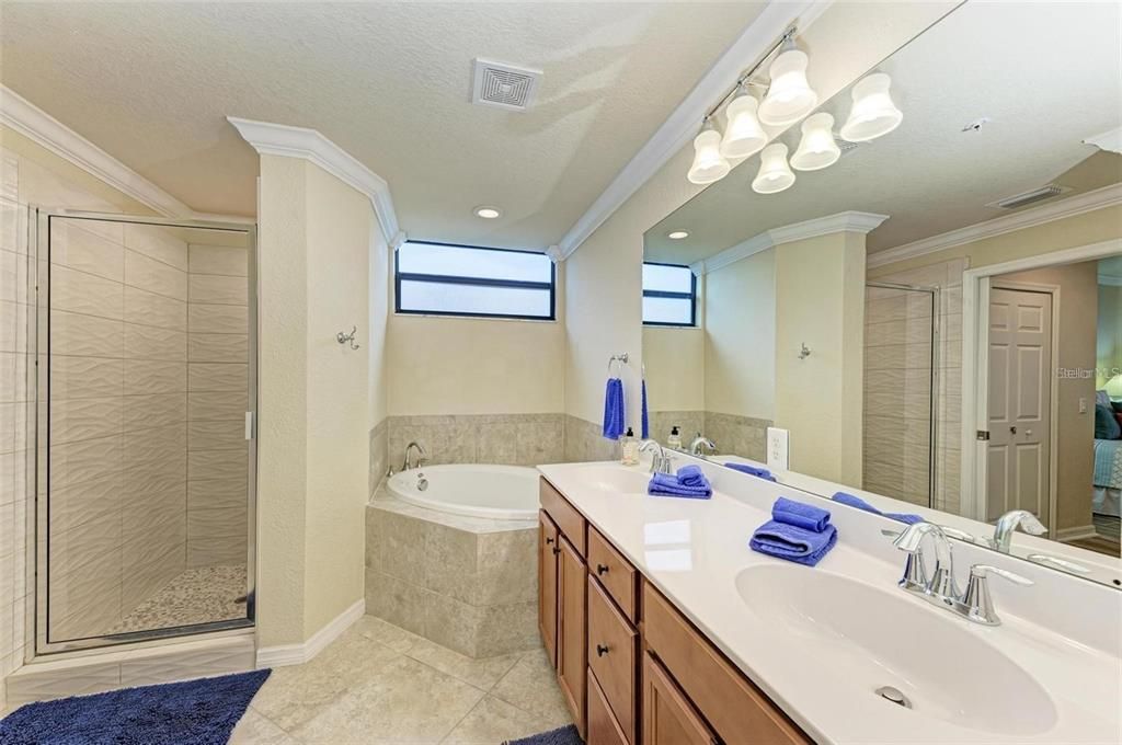For Rent: $5,000 (2 beds, 2 baths, 1600 Square Feet)