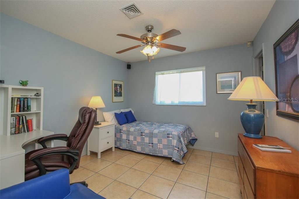 En Renta: $4,200 (3 camas, 2 baños, 2015 Pies cuadrados)