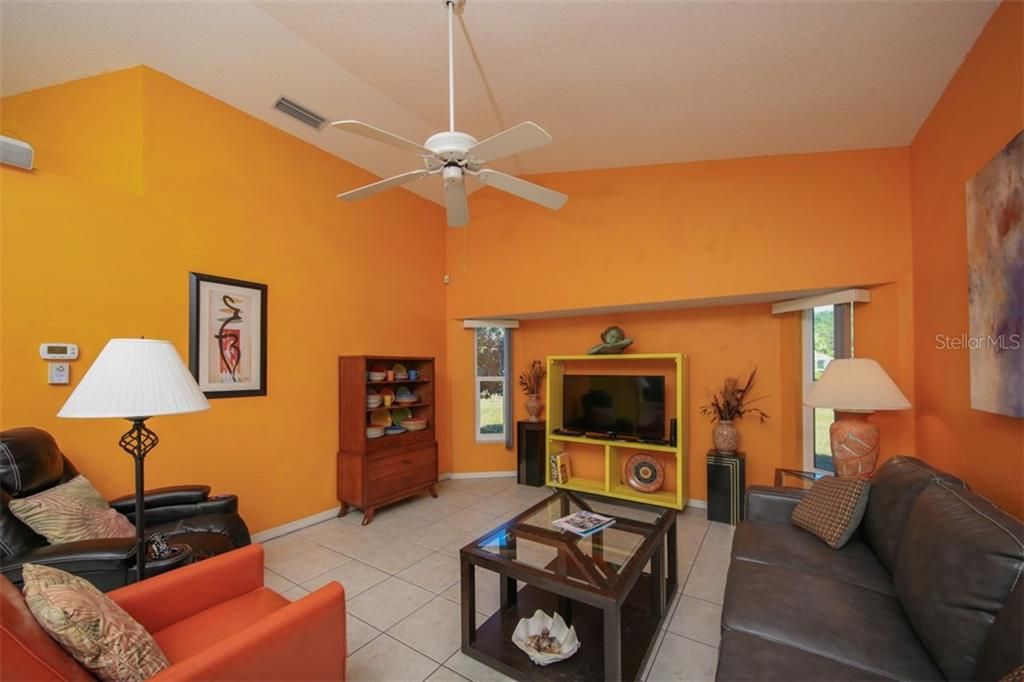 En Renta: $4,200 (3 camas, 2 baños, 2015 Pies cuadrados)