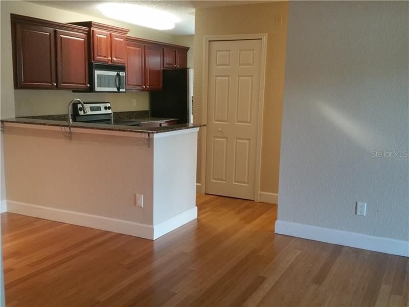 Recently Rented: $1,400 (2 beds, 2 baths, 972 Square Feet)