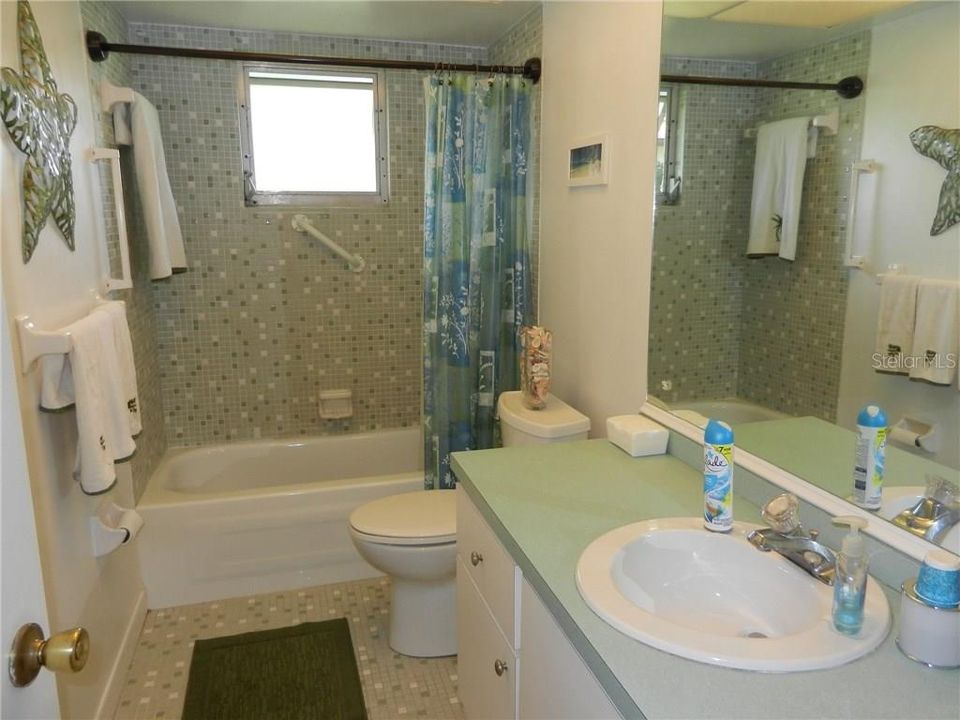 В аренду: $4,000 (2 спален, 2 ванн, 1167 Квадратных фут)