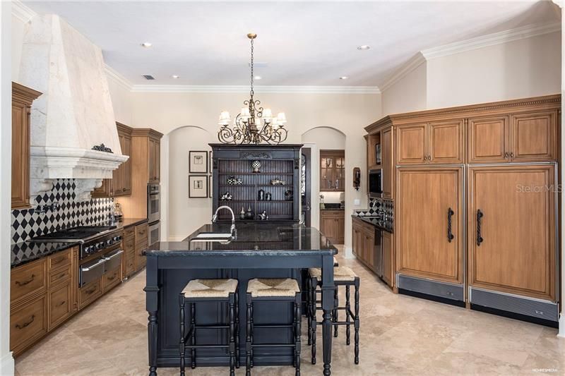 Recently Sold: $2,995,000 (6 beds, 6 baths, 10146 Square Feet)