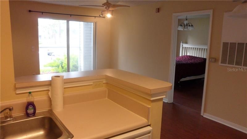 Recently Rented: $900 (1 beds, 1 baths, 588 Square Feet)