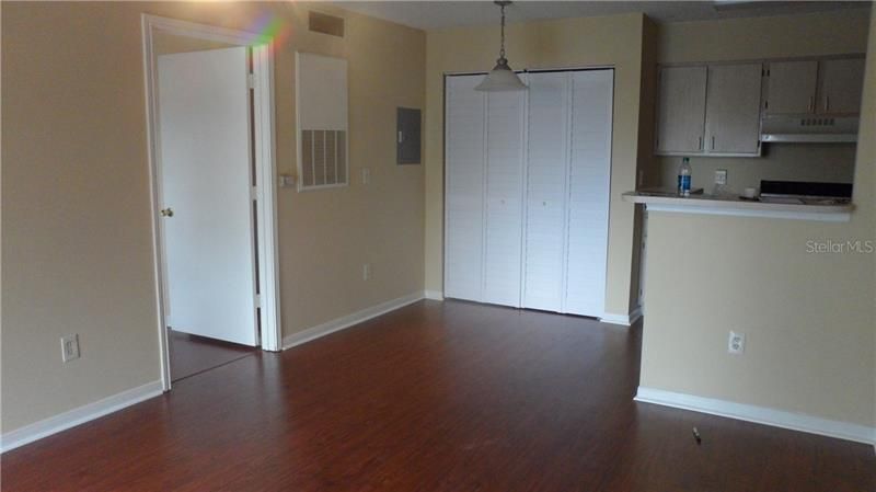 Recently Rented: $900 (1 beds, 1 baths, 588 Square Feet)