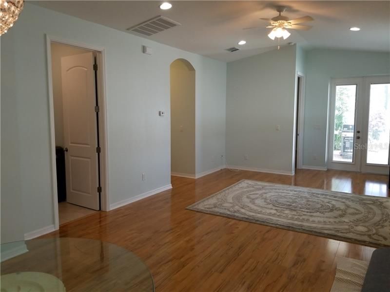 Recently Rented: $2,100 (3 beds, 2 baths, 1357 Square Feet)