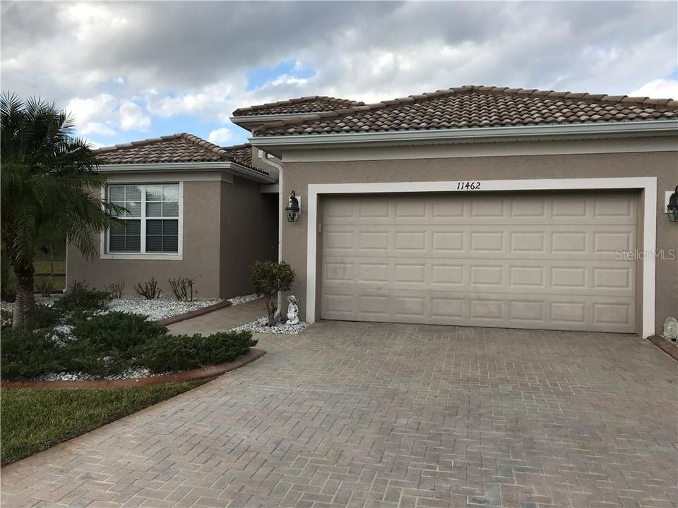 Recently Rented: $2,700 (3 beds, 2 baths, 1704 Square Feet)