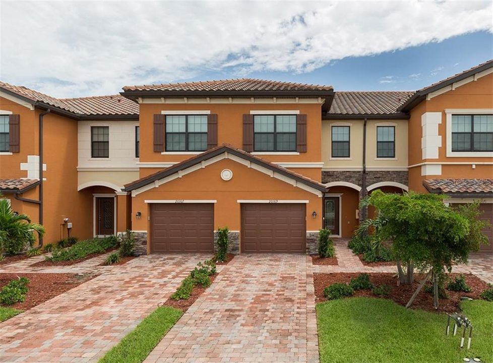 Recently Rented: $1,950 (3 beds, 2 baths, 1879 Square Feet)