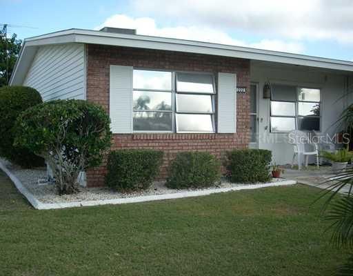 Exterior Front - End townhouse